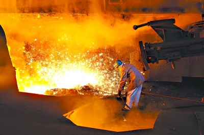 武鋼扭虧為盈，上半年凈賺7億元，職工總數(shù)下降2.7萬人